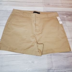 New- NYC Hampton  4 in Short Size 16